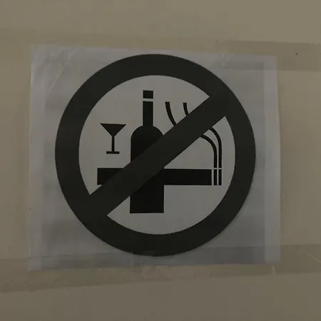 Montecristo - Near Train Station Хостел *